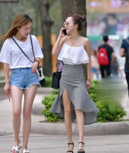 穿搭|街拍美女:右边和左边,你选哪一个小姐姐?