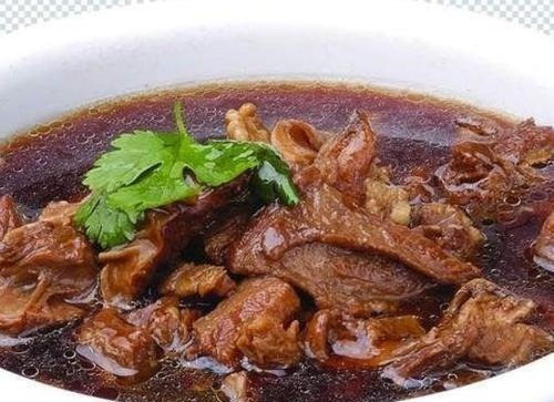 爷爷炖牛肉的秘制配方，牛肉鲜嫩入味，好吃不塞牙，连汤都喝光