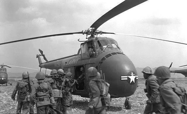 崩溃|二战中近乎崩溃的日本，短短二十年便能重新崛起，靠的是什么？