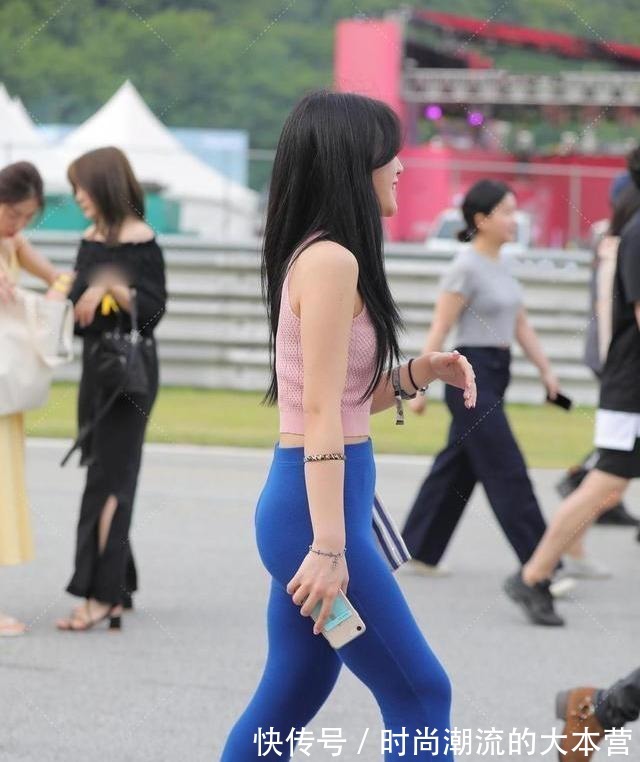 穿搭 气场十足的瑜伽裤穿搭更加简洁大气,秀出美丽长腿,简约好看!