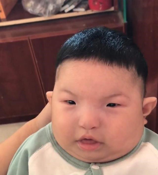 妈妈带|妈妈吐槽宝宝长得像“胡巴”,晒出照片后,网友这是爸爸生的吧