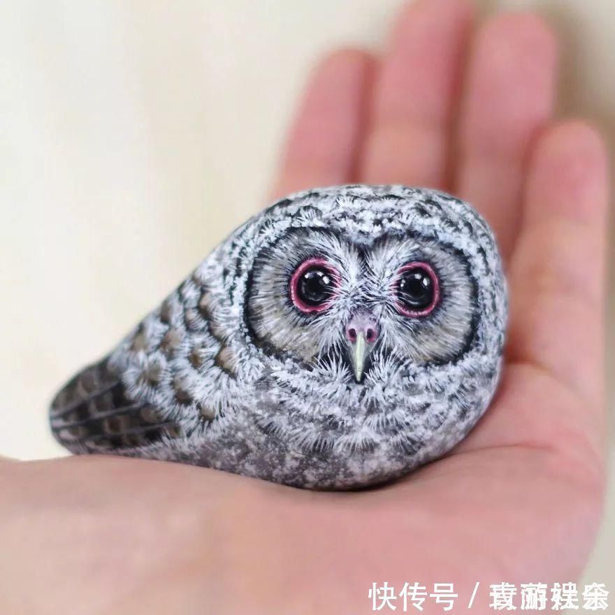 小姐姐$在石头上画画!日本小姐姐笔下的萌宠,惹9万网友围观:也想要一个