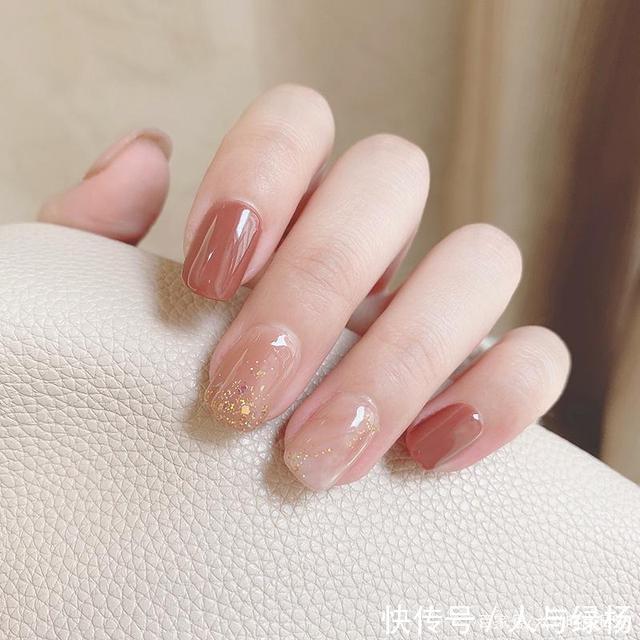 指甲|近期超火的韩系亮片美甲分享，闪闪惹人爱，换上你就是最亮的仔！