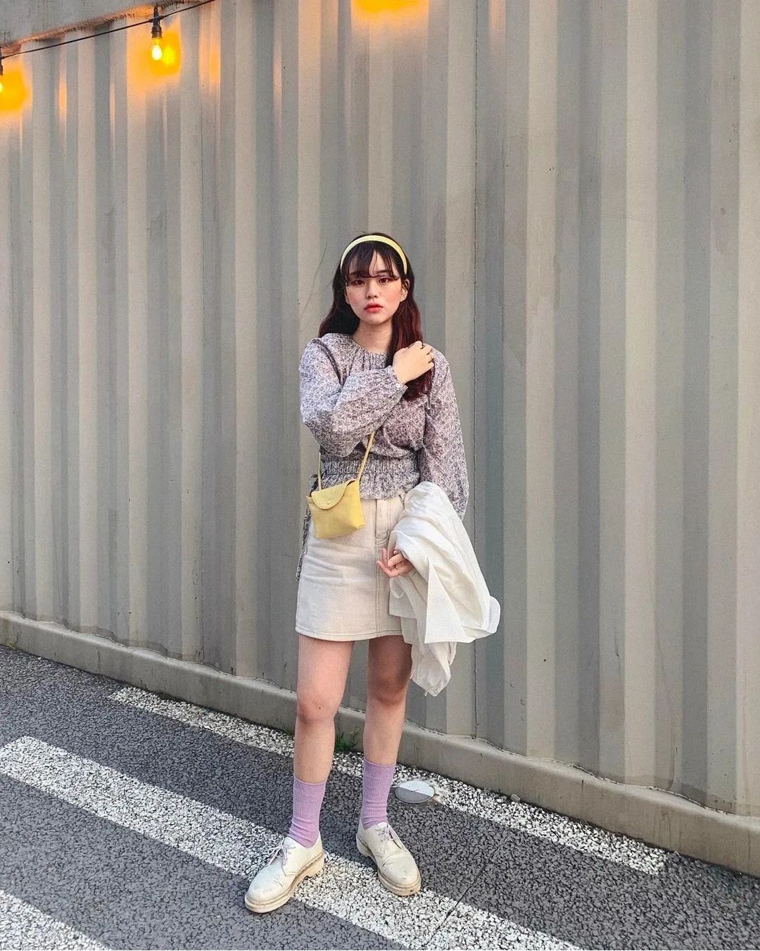 蕾丝|黑白灰穿腻了？今夏这6组彩色穿搭超显白，回头率100%