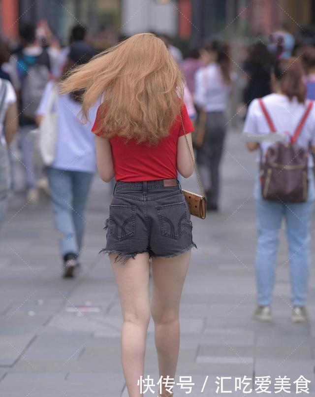 违和感|瑜伽裤承载时尚美女的气质,丝毫没有违和感,超有气质