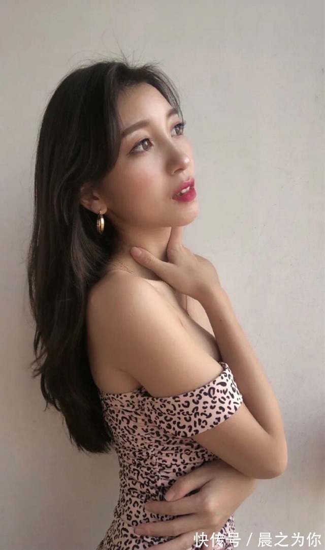 腿部肌肉|21岁健身模特,颜值正,身材也十分撩人,4个动作练出女神身材