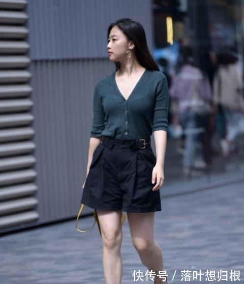 短裤 V领紧身针织衫高腰短裤,经典简约,时尚成熟!