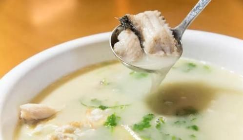 腥味|不管炖什么鱼,只要做到这三点,鱼汤就香,牛奶就白,没有腥味