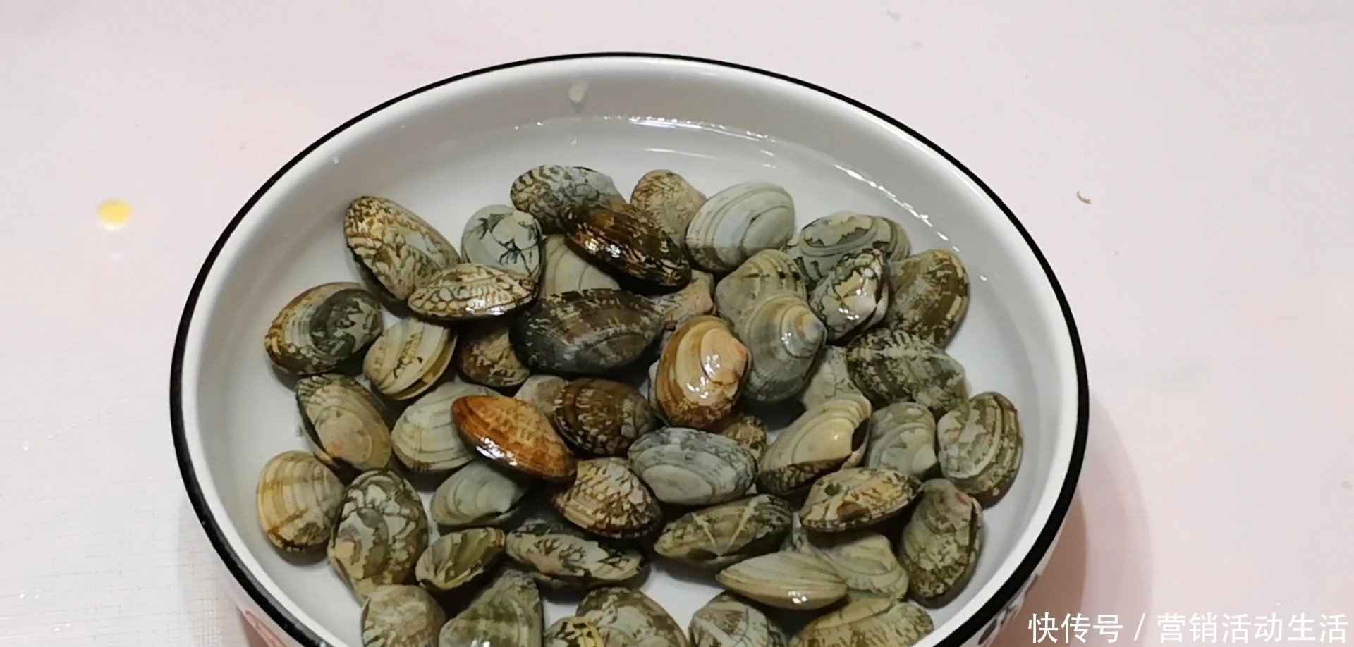 丝瓜花蛤汤|它和丝瓜一起做汤是绝配,鲜美又开胃,夏天喝比骨头汤还过瘾