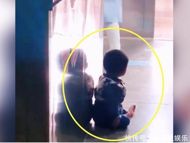 生病|妈妈生病做手术，宝宝独自坐在走廊上，接下来的画面泪目了！