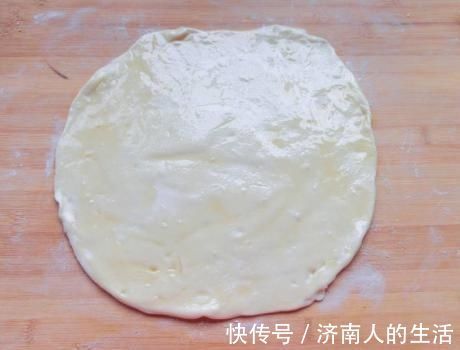 擀面杖|烙饼想要柔软又多层?有人多抹油,有人用开水烫面,其实这都不对