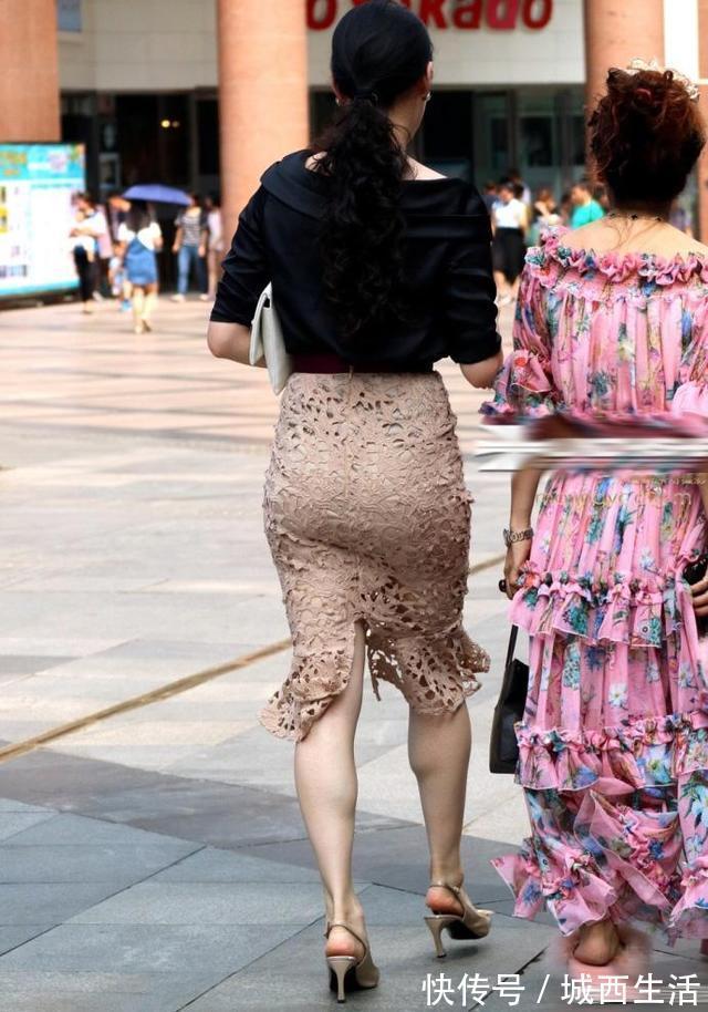 吊带|街拍:长发女神走心的吊带配短裤,从背后看去很是惊艳