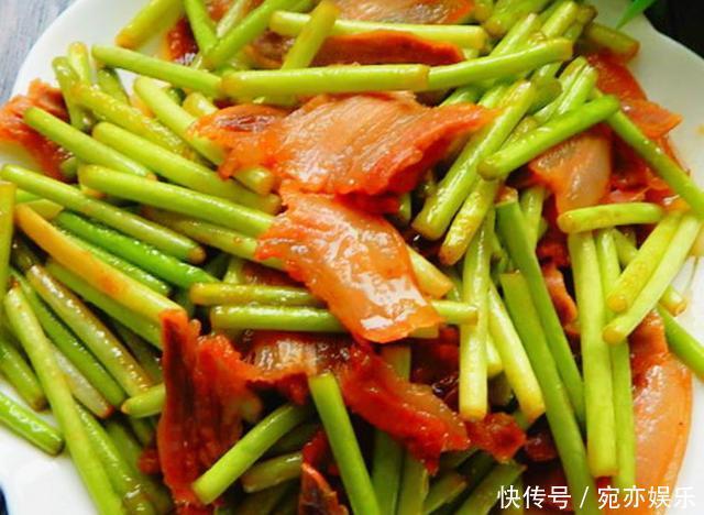 炒腊肉又硬又肥腻?炒前多加两步,鲜嫩美味口感好