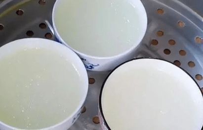 搅拌|天热别忘做这个吃,不用熬,放碗中一蒸,浇上料一人一碗,真爽口