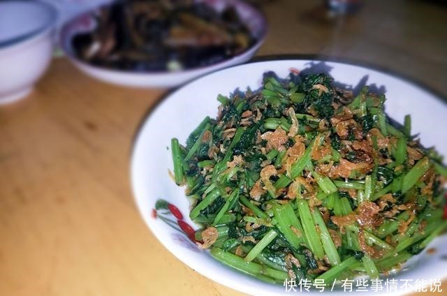 天冷了,常吃它,有润肺止咳功效,我家一周吃四次