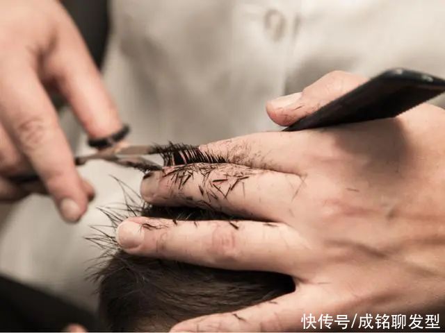 理发|剪发时必须“打薄”“打碎”吗？理发师专业解读：发型发量说了算