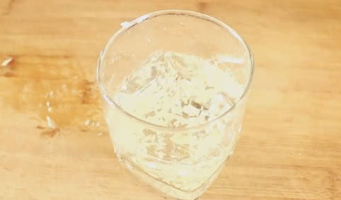 大蒜放在花盆里太厉害了,我也是今天才知道,看完快告诉家里人