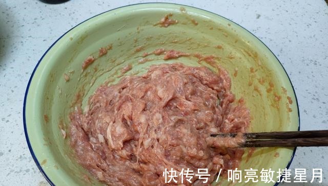 分享怎么做饺子馅的窍门，味道鲜美一学就会，爱吃饺子的别错过！