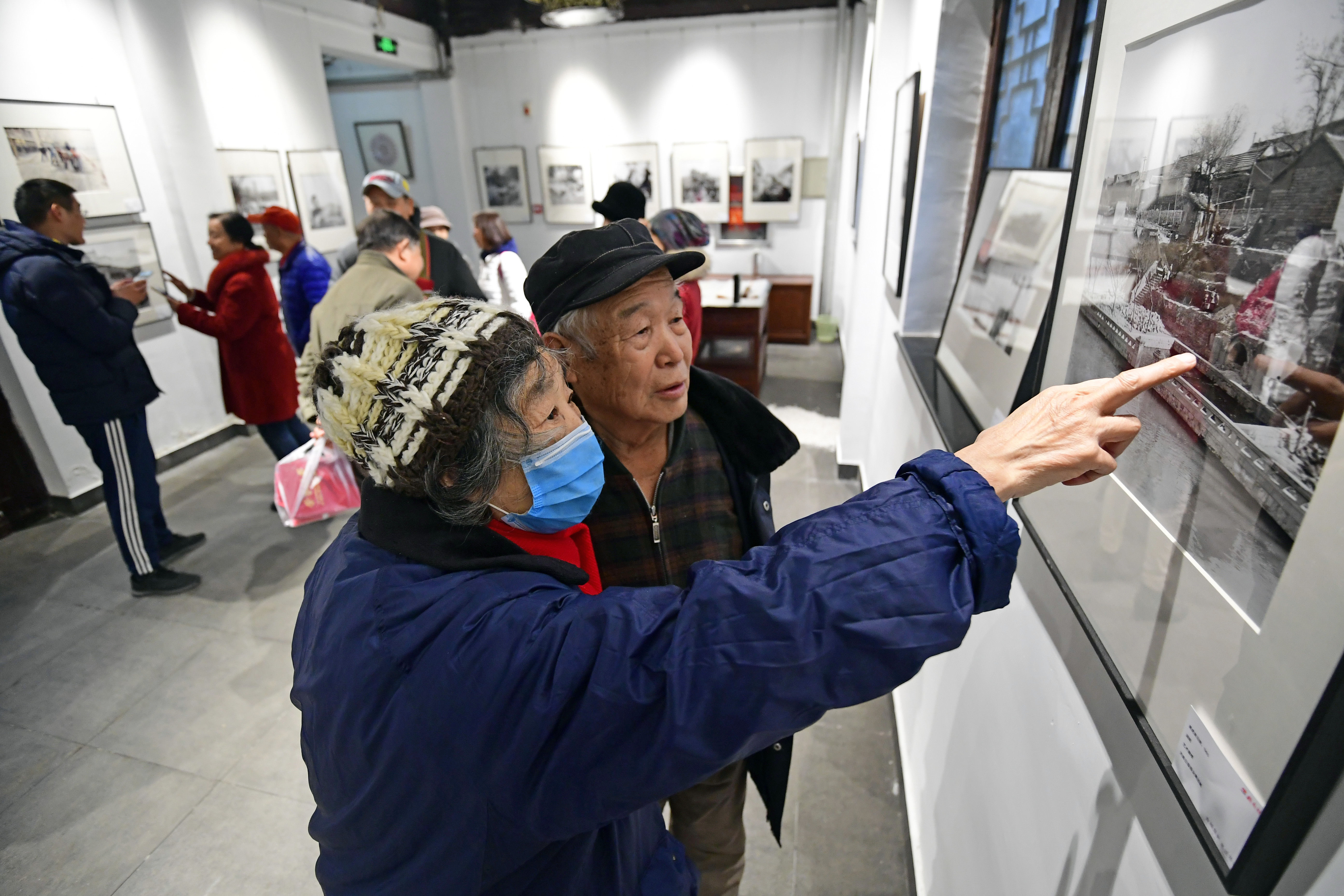  典藏|济南记忆影像保护工程典藏作品展走进百花洲受热捧 回到了小时候儿 找到了童年味儿