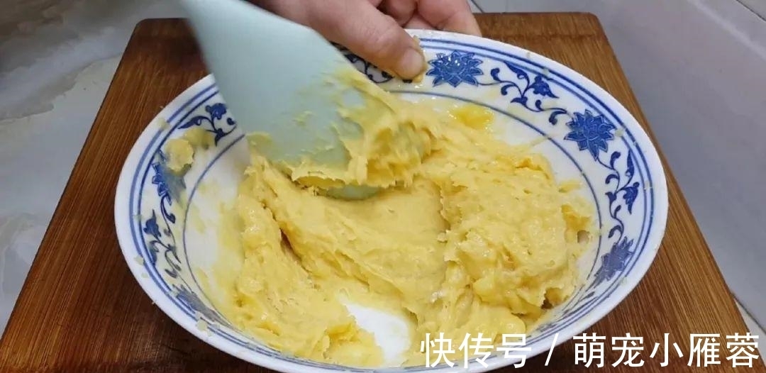 面粉不要烤面包了,教你简单一做,个个空心鼓泡,比吃蛋糕还过瘾
