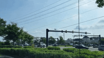 |搞笑GIF:今天周六 带女朋友去海边看看海