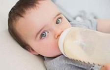 宝妈|宝妈晒图炫耀娃“屁桃脸”,双颊感觉要溢出画面,网友:可爱过头