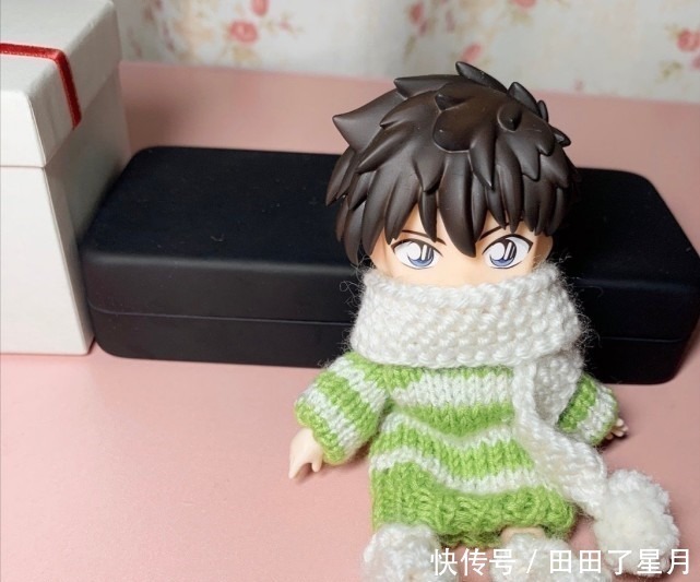 围巾|网友的妈妈给“快斗”手办织毛衣,次元融合感满满!
