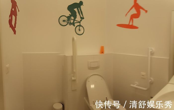 冰淇淋店|30间地狱般的卫生间设计,可能设计师从未上过厕所,开开眼界吧!