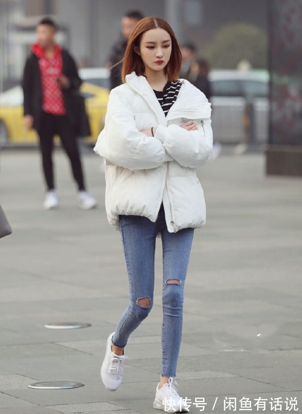 搭配 入冬后火了一种新搭配:叫“上身贵妇+下身村姑”,明星也这么穿