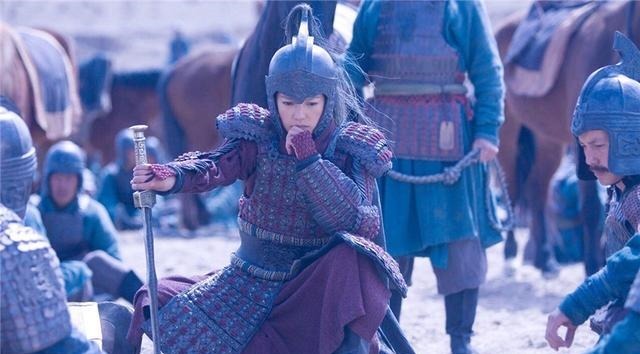 花木兰生活在军营中，为什么没人发现她是女性难道她不上厕所！