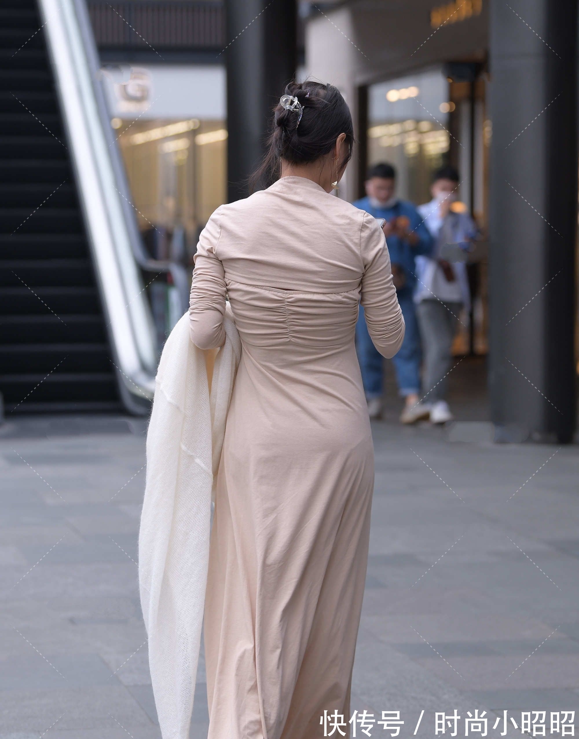 小坎|两件套连衣裙,前后设计各不相同,正面看起来更有高级感