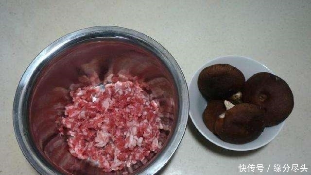 芋头|教你做这款饺子: 不用面粉不用擀皮! 滑溜溜! 一口一个!