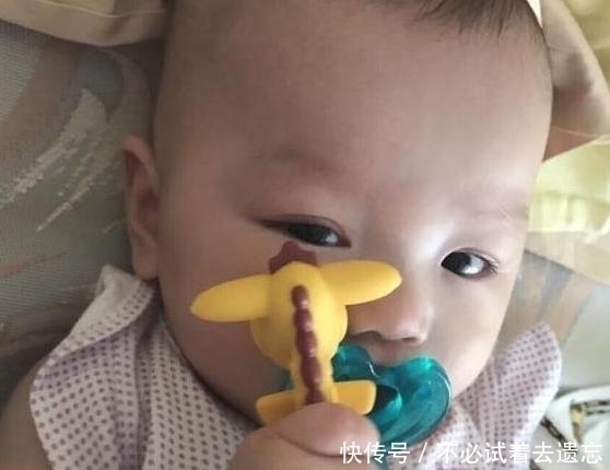 医院|3岁女儿撅“金鱼嘴”,妈妈不以为然夸可爱,奶奶却抱娃直奔医院