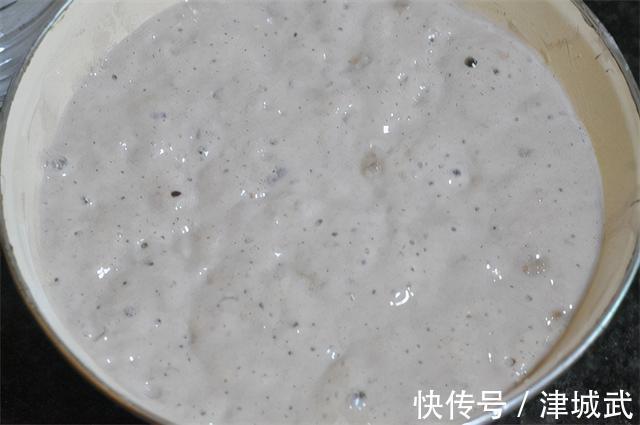 儿子爱上这早餐，粉粉糯糯特松软，10分钟连碗端上桌，好吃！