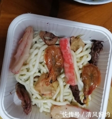  34块一桶的泡面，图片包装和食物一样，知道为啥卖的不便宜了