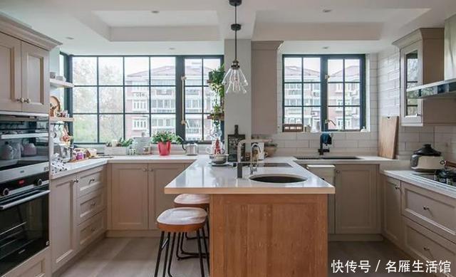 吊柜|越来越多人厨房不装吊柜了,聪明人喜欢这样设计,好看又实用