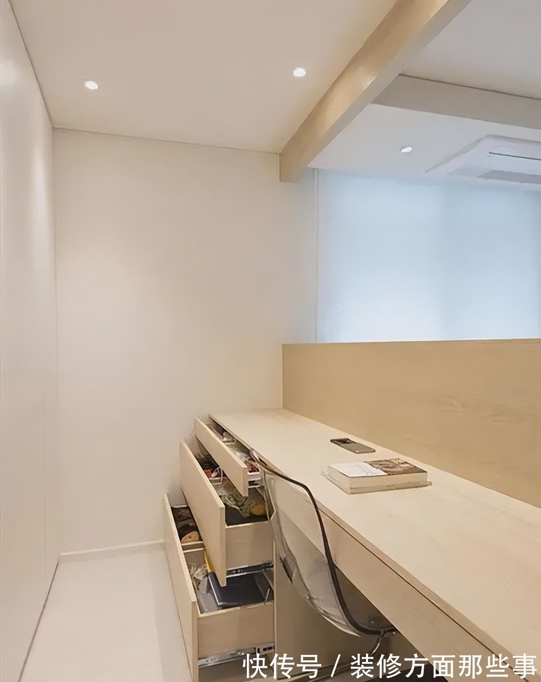 隔断|直到完工,才知道媳妇眼光独到,床头做书房,中间隔断半墙半玻璃