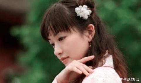 下联|少女上联“铁锤打铁铲,铁打铁”,二师兄对下联,少女暗喜