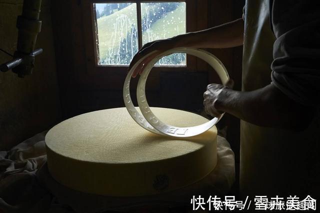 格鲁耶尔|可做“火锅”的奶酪,一个就要20000块,切开让人直流口水