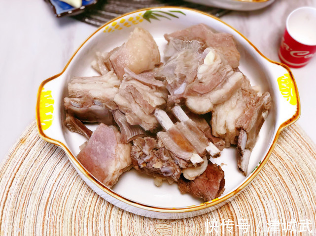 秋天最该吃这肉,比牛肉香,比排骨滋补,热乎乎炖一锅,吃美全家人