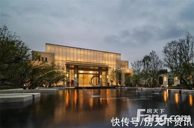 稳健|高质发展步履稳健 海伦堡获评“2021年度卓越成就企业”