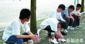 “妈,同学说我的名牌鞋是盗版的”,妈妈的回答,影响孩子的自尊