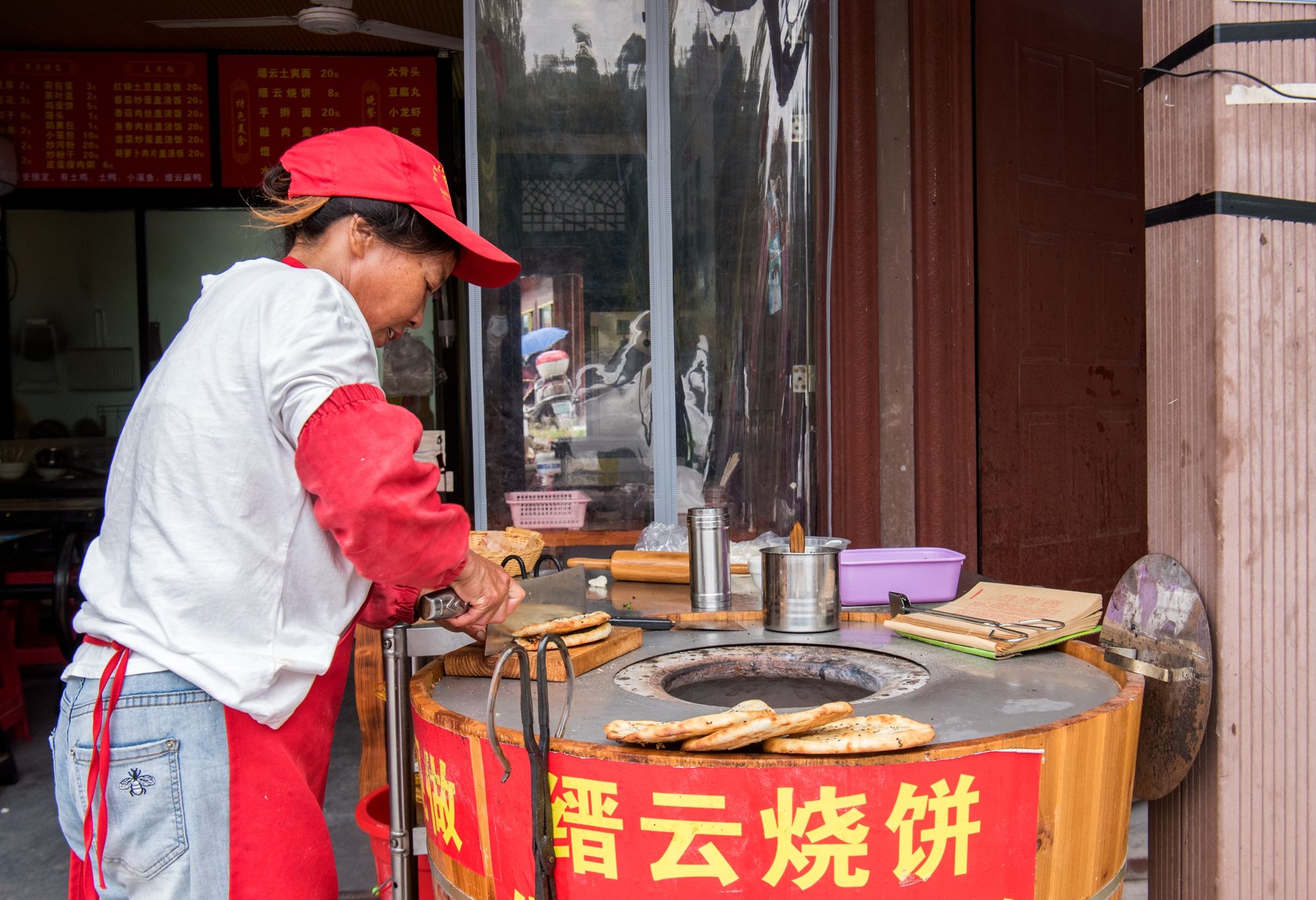 沙县|被称为下一个沙县小吃的缙云烧饼，深受食客喜爱，秘诀在“桶”里