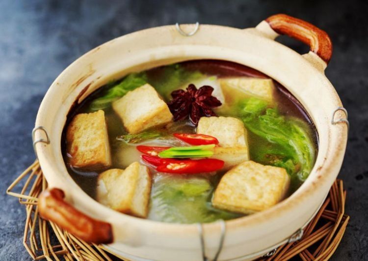 白菜炖豆腐，先炖白菜还是豆腐？弄错了，白菜不脆爽，豆腐不入味