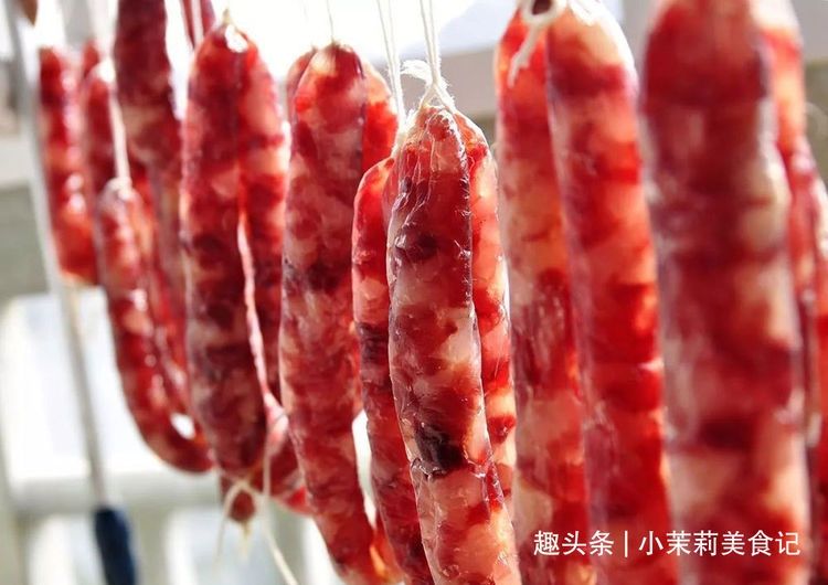 灌香肠怎么做好吃？卖肠大爷：牢记2放2不放，不腻不腥，越嚼越香