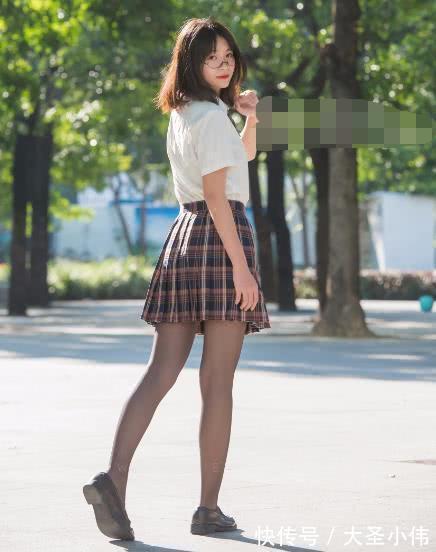 小姐姐 美女街拍:性感学生妹儿气质撩人,短裙、黑丝尽显嫩白玉腿