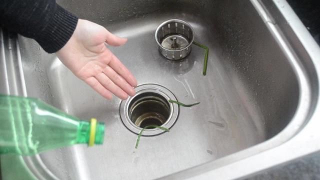 洗碗池里放一个塑料瓶，作用真厉害，我也是刚知道，尽快告诉家人