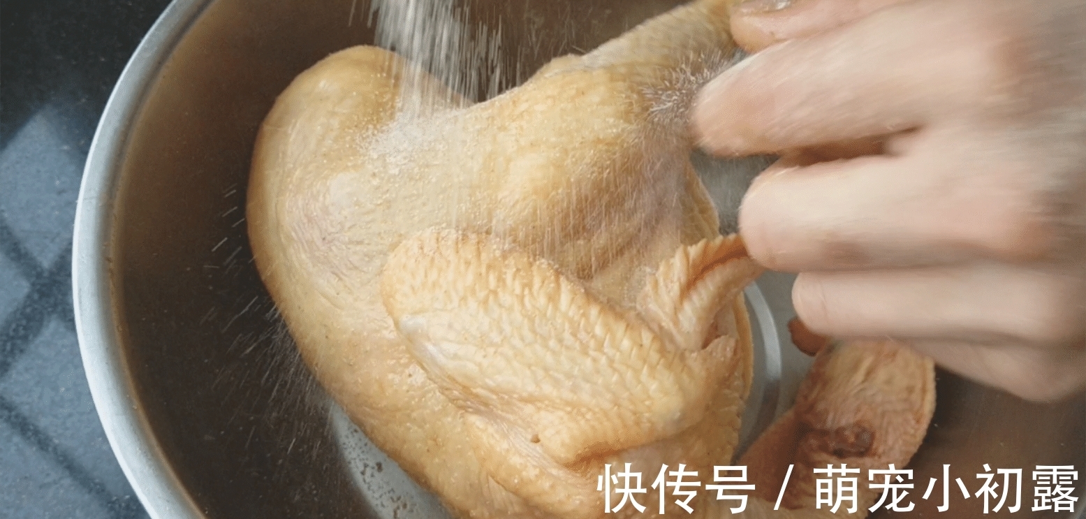 盐焗鸡家常做法,不用炒盐,一样皮香肉滑又入味,一只4斤不够吃