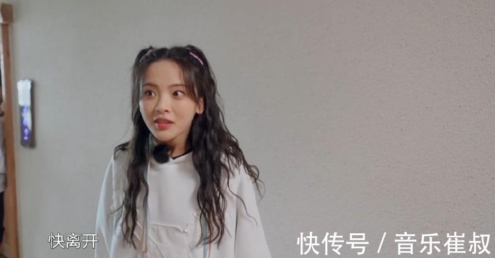 本名|徐一宁人尽皆知杨超越情急之下喊出何洛洛本名,黄明昊装傻助阵