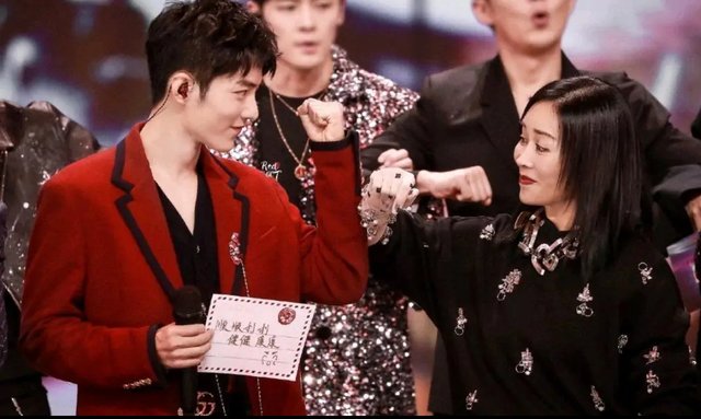 贵圈也有真友谊,那英和肖战互动太暖心,这样的关系可真好